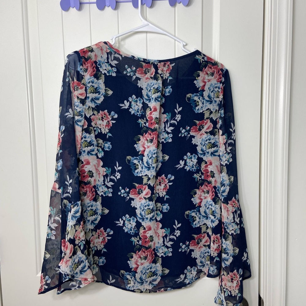 NWOT White House Black Market women’s bell flare sleeve sheer floral tie blouse - Picture 7 of 8